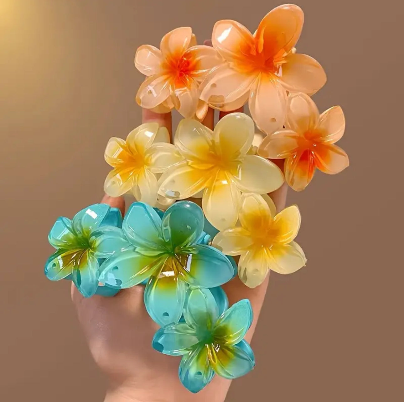 3-Bloom Glossy Hair Claw