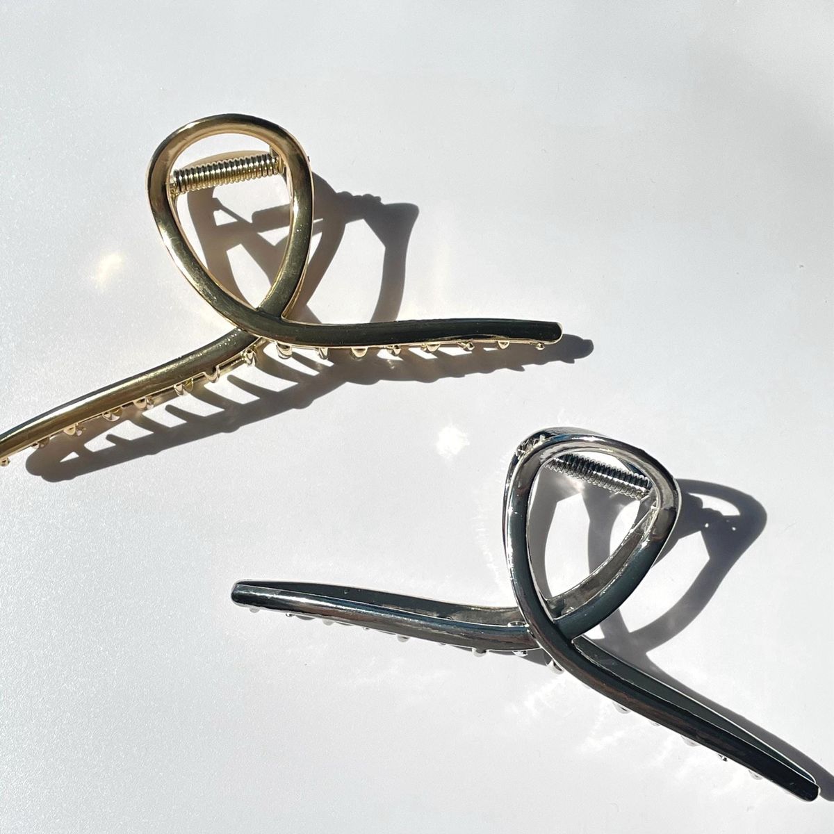 Chic Metal Twist Clip