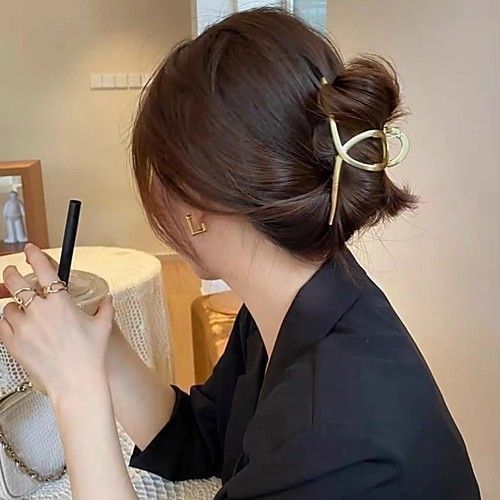 Chic Metal Twist Clip